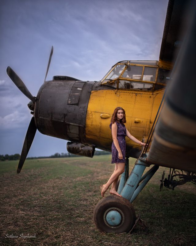 portrait, fragile, natural beauty, female portrait, emotion, plane On the ground фото превью