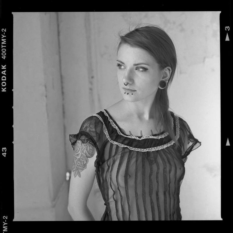 djfoto, urbex, abandoned, vilnius, gothic, film, hasselblad Girl with piercing фото превью