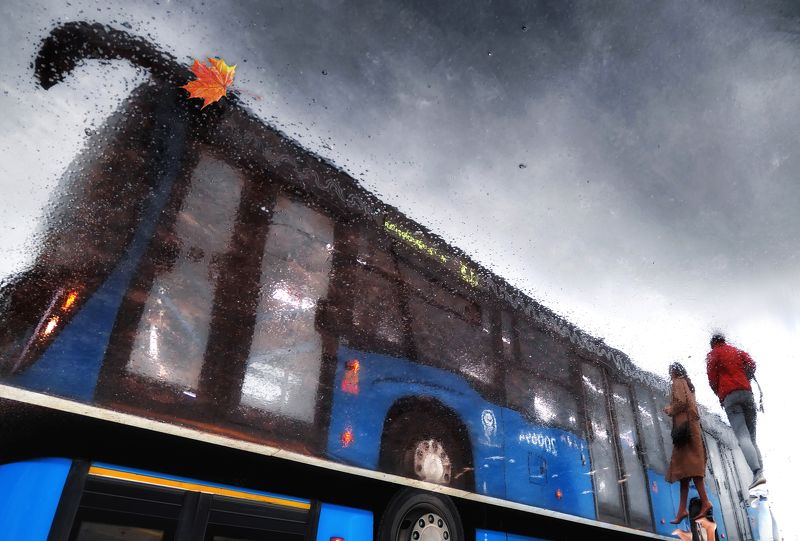 электробус Мокрый асфальт московской осени фото превью