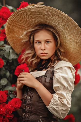 Роза алая