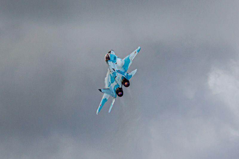 самолет, облака, истребитель, СУ, МИГ, скорость, истребители, вооружение, россия, ВВС, самолеты, гром  фото превью