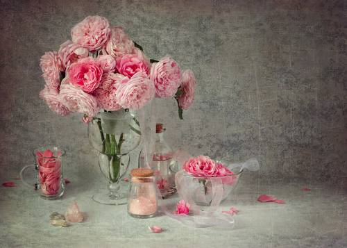 Розы в вазе