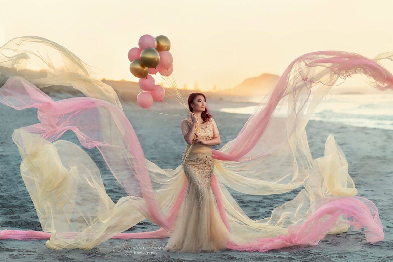 balloons, шарики, пляж, девушка, розовый, желтый, закат, богиня, goddess, sunset, pink, yellow, Karolina Ferbei