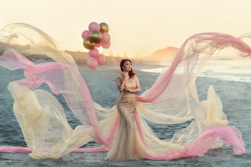 balloons, шарики, пляж, девушка, розовый, желтый, закат, богиня, goddess, sunset, pink, yellow Dreamy фото превью