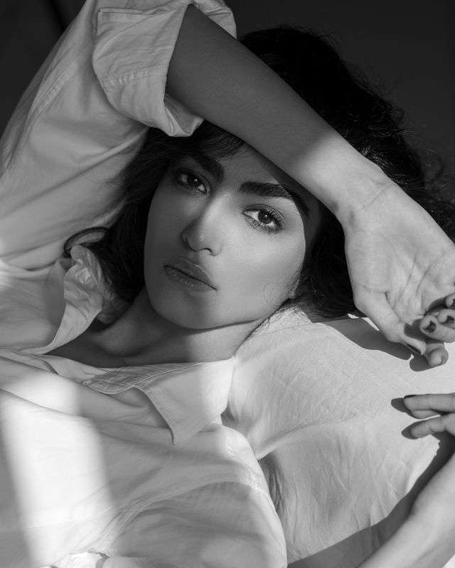 portrait, model, blackandwhite, naturallight, face, eyes,  Saba фото превью