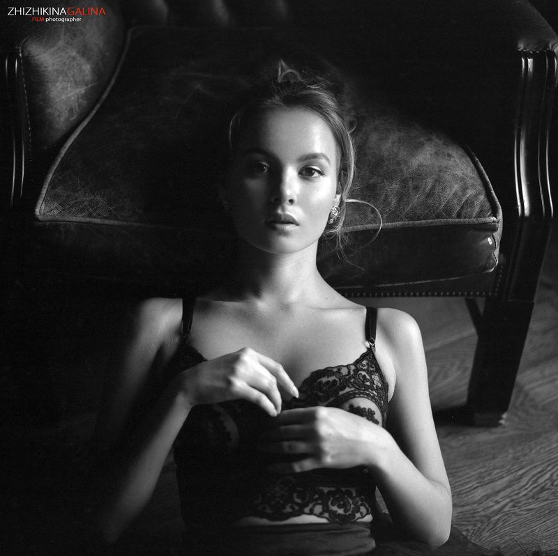 чб, черно-белое, портрет, лицо, прикосновение, пленка, film, bw, black and white, b&w, girl, face, portrait Катя фото превью