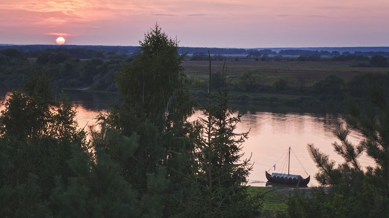 закат,река,старинная ладья. Закат на реке Проня. фото превью