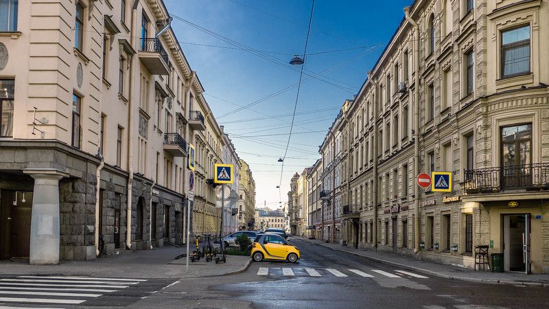 автомобиль, переулки, улочки, город Раннее утро в Санкт-Петербурге фото превью