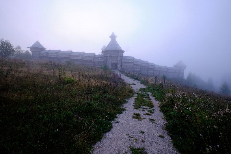 крепость, туман, декорации Тень крепости фото превью