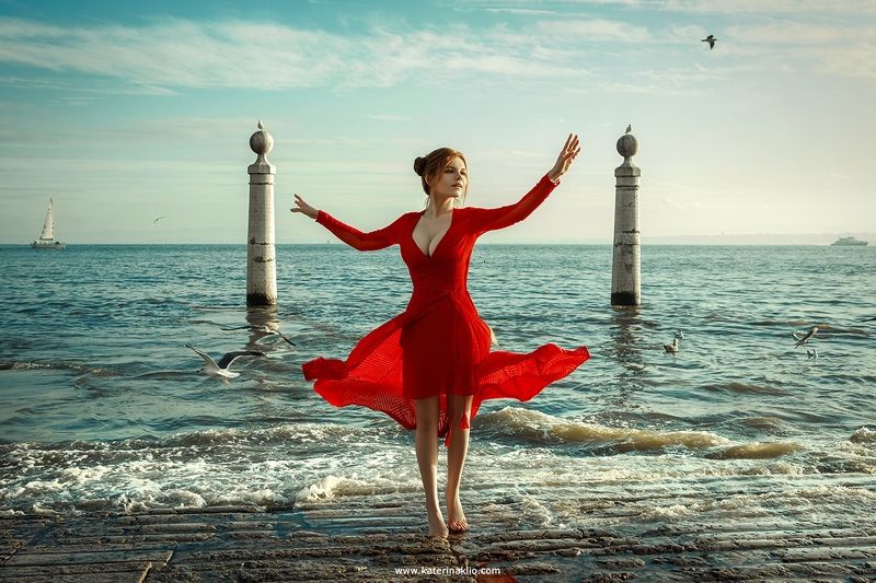 red, dress,woman, beauty, beautiful, gull, sea, ocean, wind, sun, girl, feeling, bird Gull фото превью