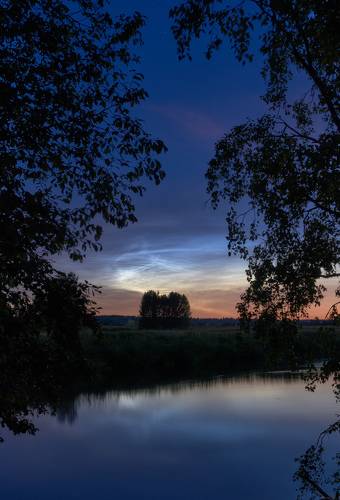 Серебристые облака на берегах Вори