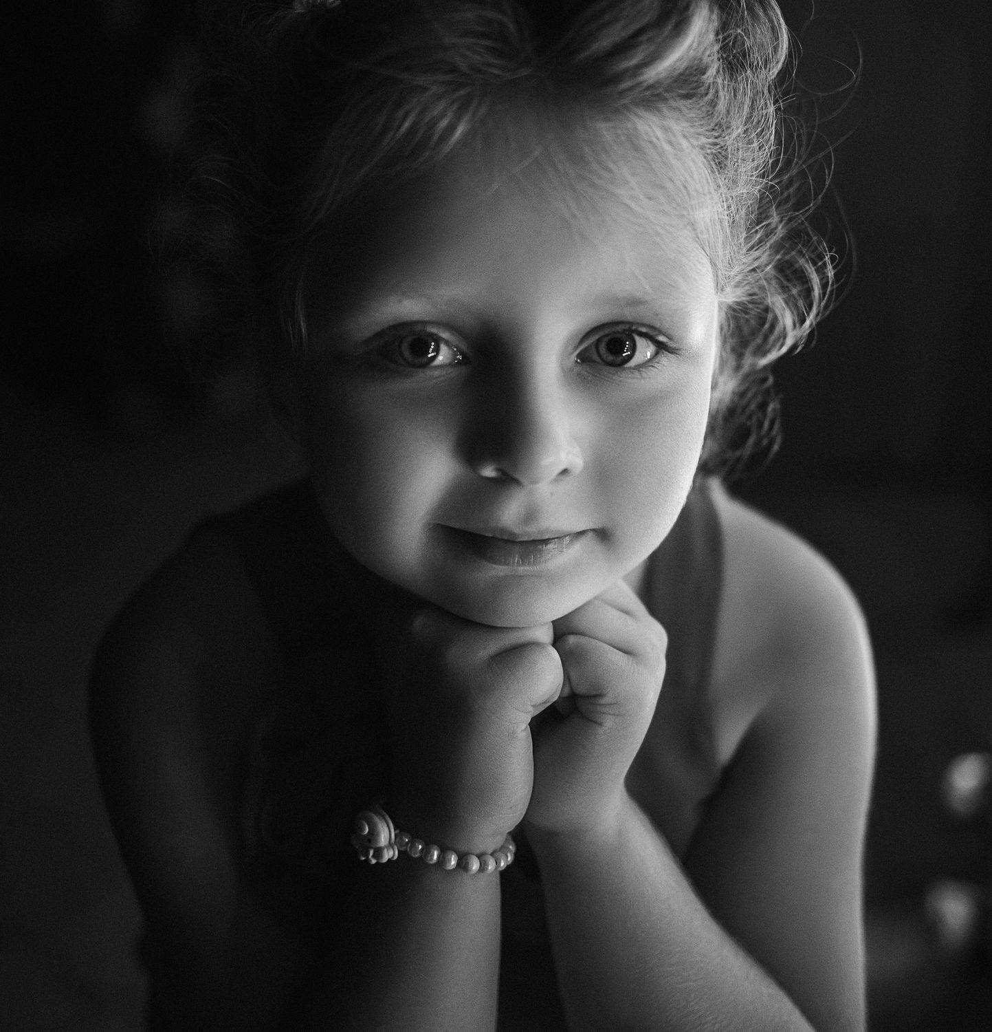 девочка, портрет, фотосессия, girl, young, portrait, творческий портрет, детский портрет, young girl, дети, children, детская фотография, детская фотосессия, постановка, постановочная фотография, чб, чёрно-белое фото, bw, black and white, Владимир Васильев