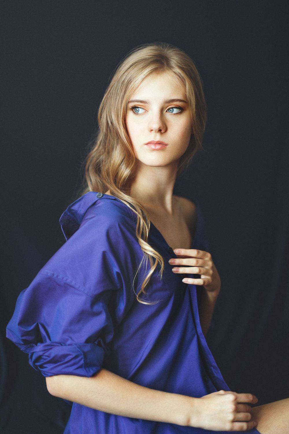 девушка , длинные волосы, серые глаза, юность, дневной свет, нежный портрет, Оксана Ведмеденко