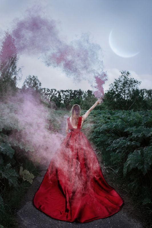 красное платье Следуй за мной фото превью