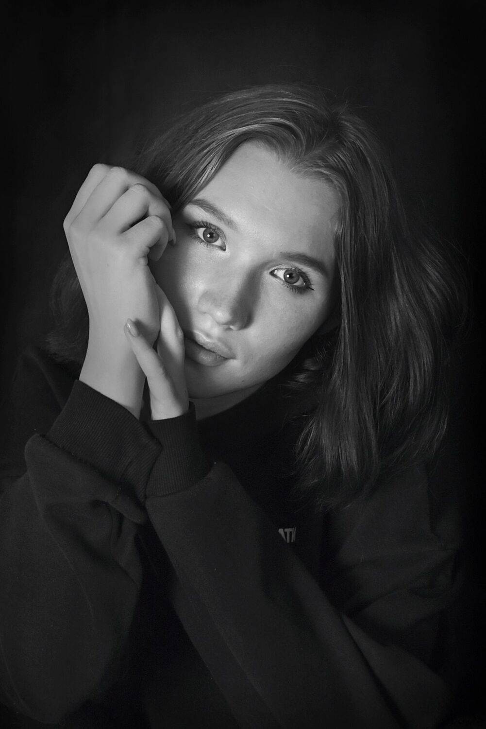 девушка, портрет, глаза, взгляд, волосы, чб, апатиты, Николай Смоляк