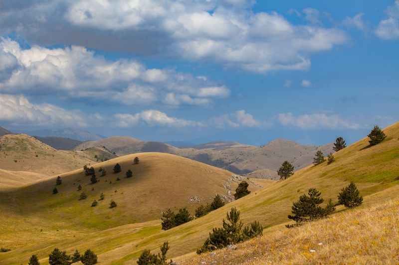 italy, landscape, campo imperatore, abruzzo, sky, clouds, land, trees, yellow, storm,plateau, mountain Campo Imperatore фото превью
