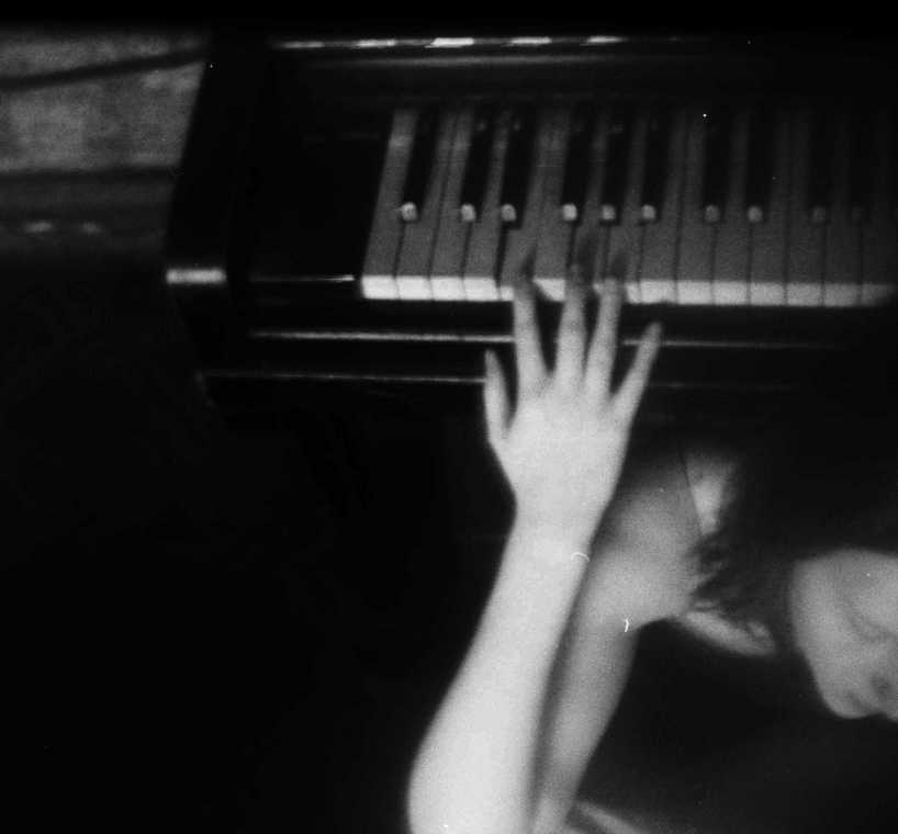 пианино, Deep in Violet