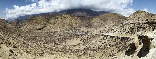 маленькое селение вгорах Мустанга, Сайнгочи