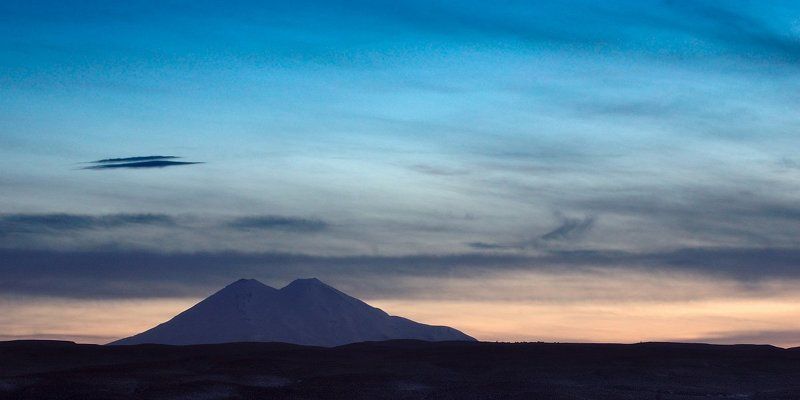 кисловодск, малое седло, эльбрус, поверх дарьинского хребта, игривые облачка, сумерки Хозяин Кавказа фото превью