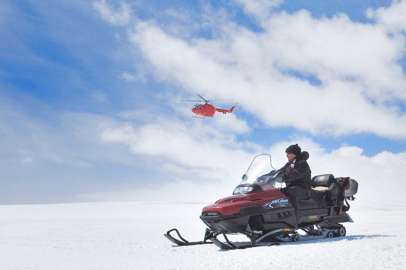 антарктика, снег, снегоход, вертолет. С эскортом. фото превью