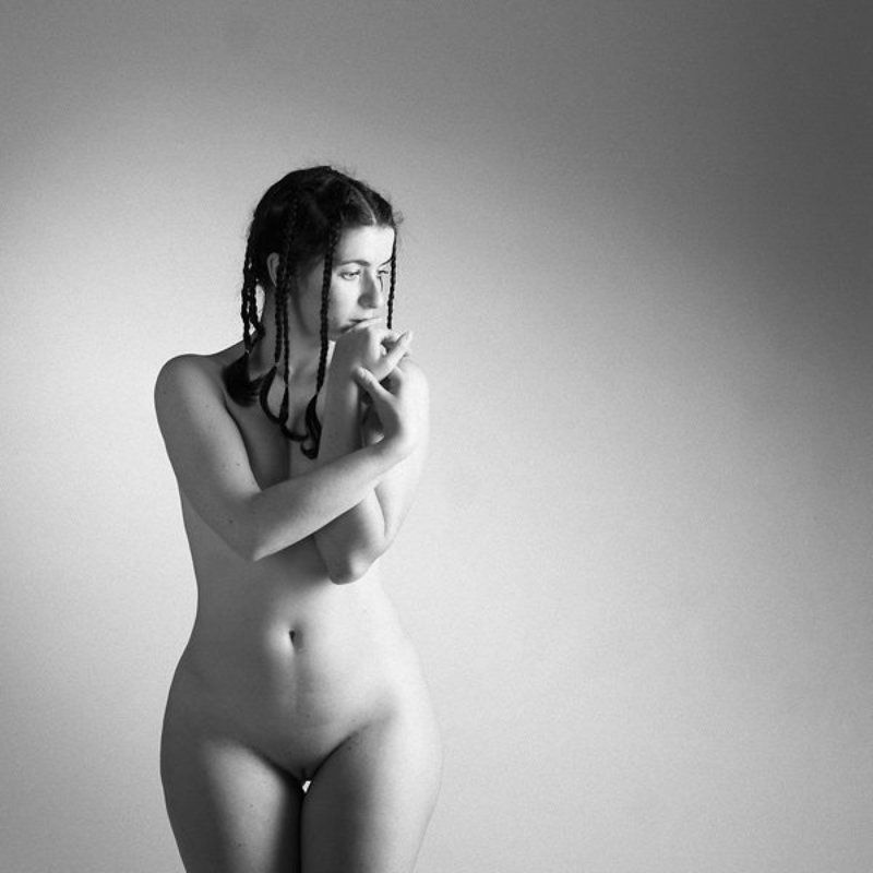 ню Период взаимонепонимания с миром фото превью