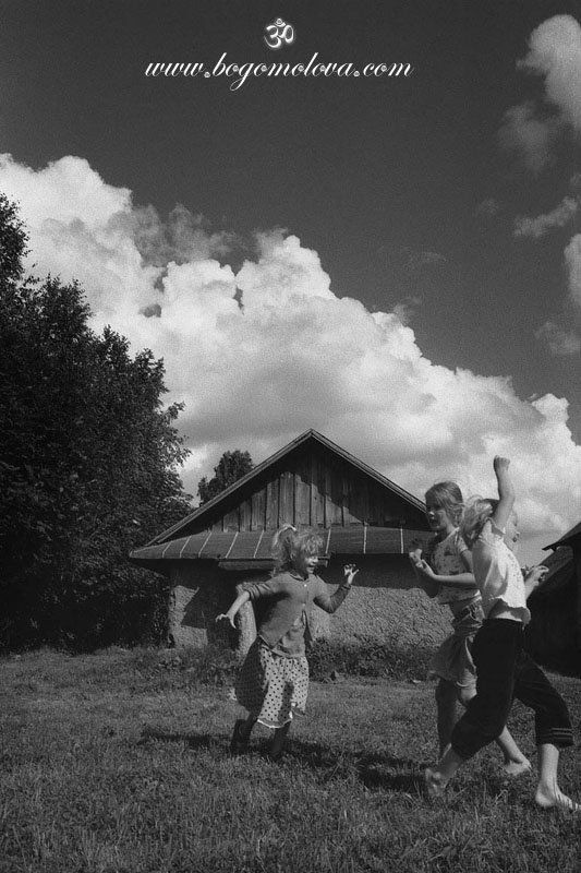 игра, салки, девочки, жанровы портрет Игра в салки фото превью