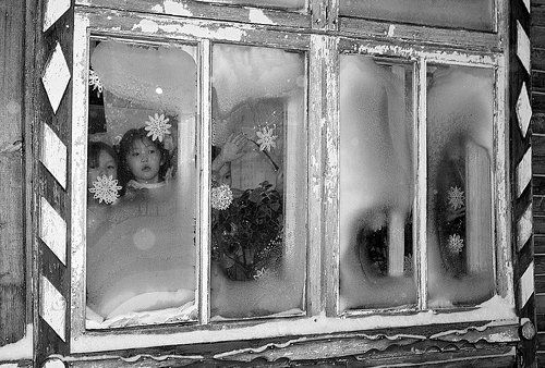 Детдомовцы в ожидании Деда Мороза..