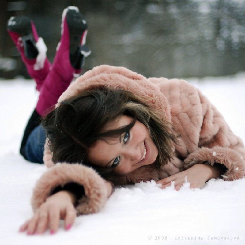 девушка, снег,зима на снегу фото превью