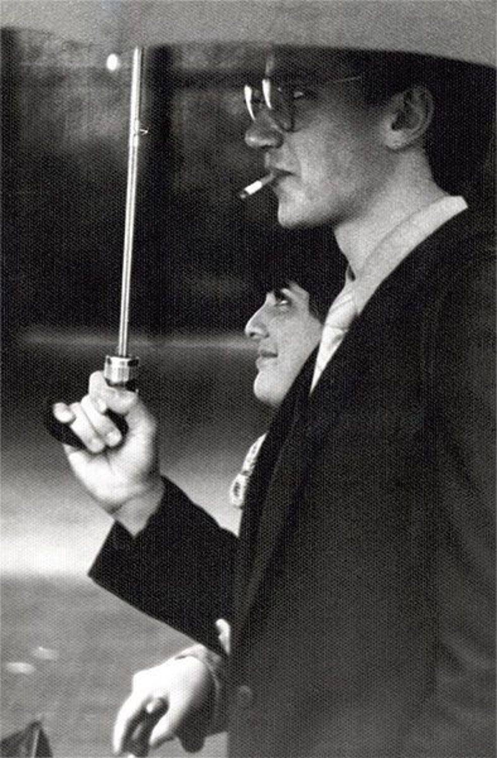 1985, helios-44, зенит-122, зонт, люди, очки, пленка, прогулка, сигарета, чб, bw, people, walk, umbrella, zenit-122, moscow, todublin