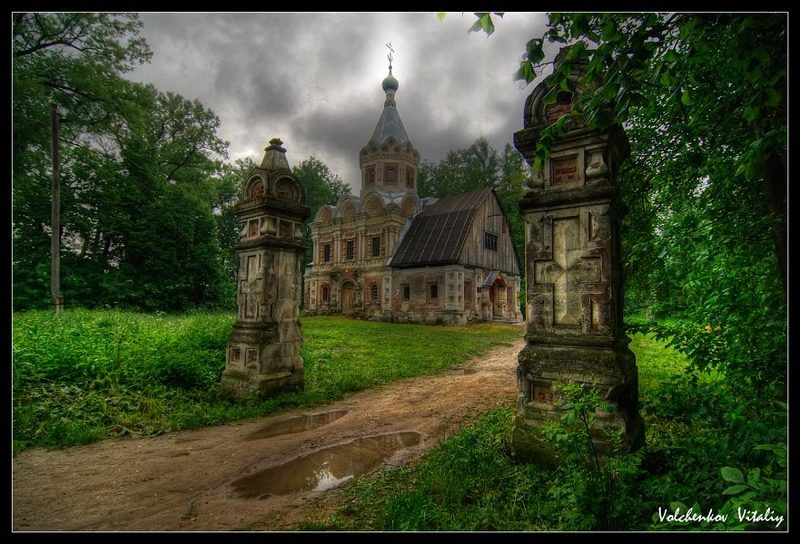 фото В чаще леса стоит церковь... фото превью