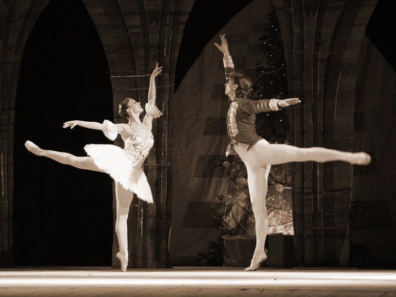 балет Симметричное равновесие фото превью