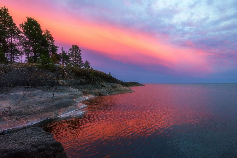 Вечер, отходя ко сну, красной по небу мазнул пастою фото превью