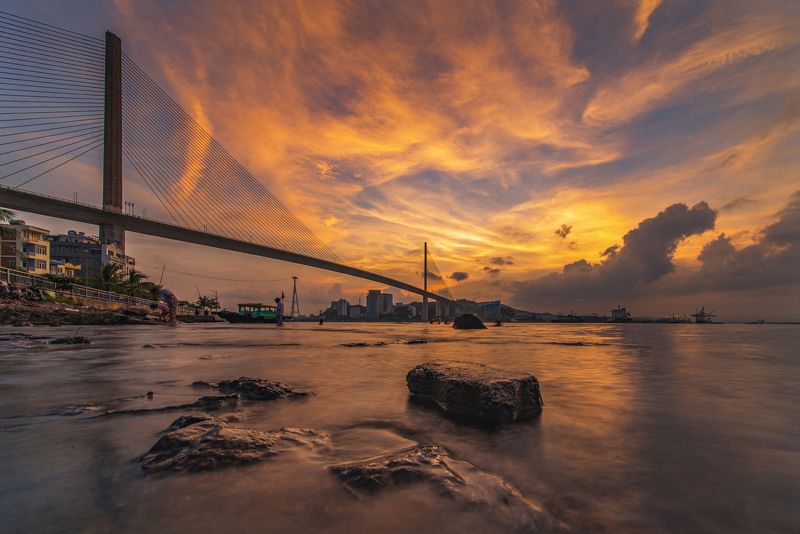 Sunset, Vietnam, sky, sea, bridge, Halong, Nikon, Laowa12mm The Sunset at Bai Chay bridge in Vietnam фото превью