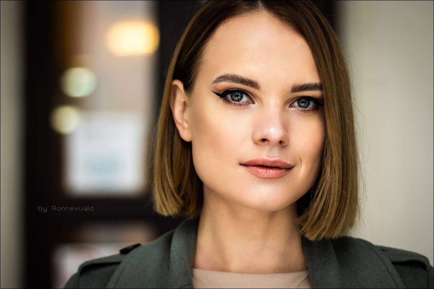 girl,woman,eyes,beauty,portrait,fashion,light,девушка,портрет,свет, глаза, Ronrevuald