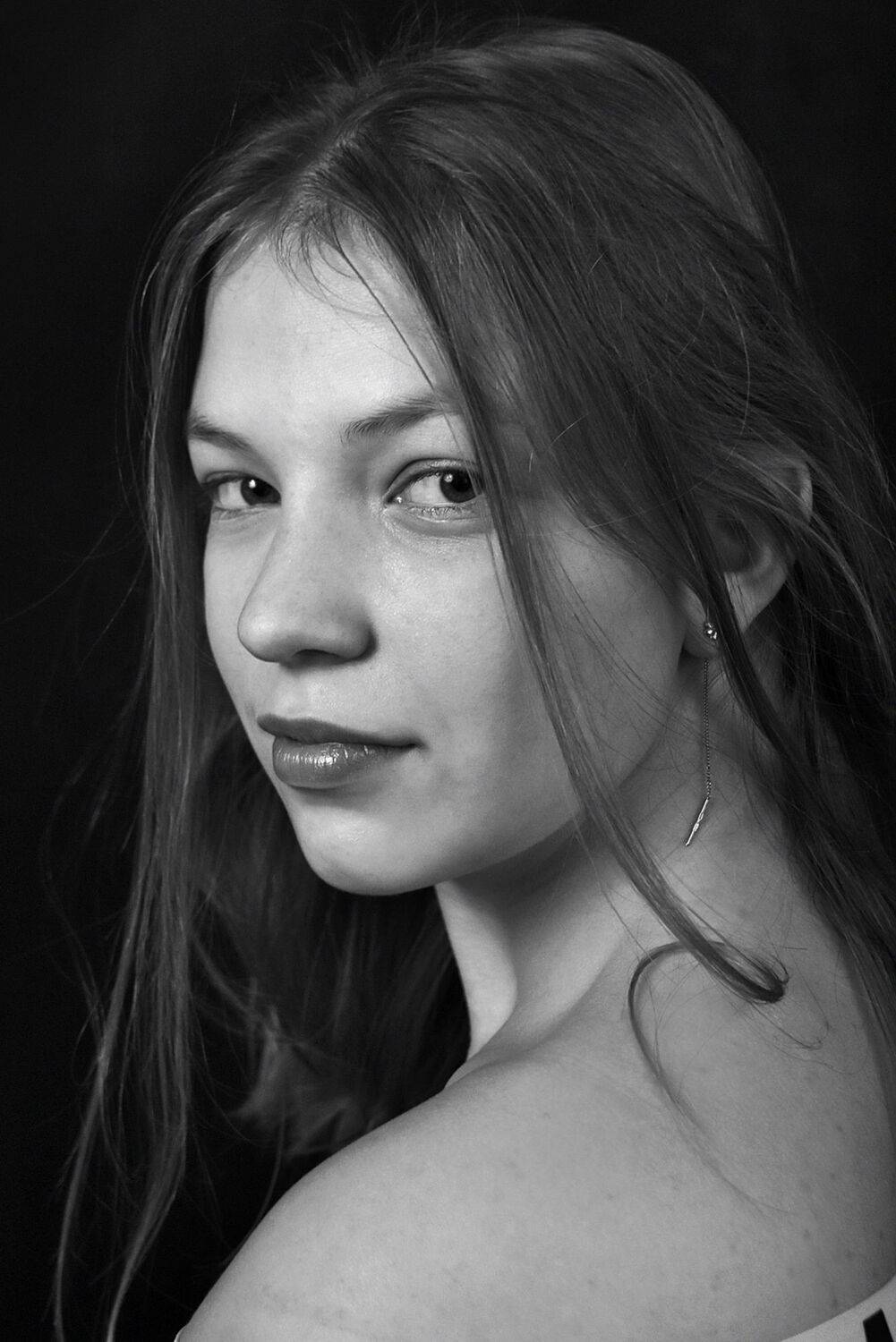 девушка, портрет, глаза, взгляд, волосы, чб, апатиты, Николай Смоляк