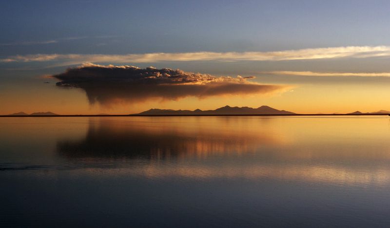 дождь, облако, боливия, bolivia, altiplano, уюни, высота, озеро, отражение Где-то идет дождь.. фото превью