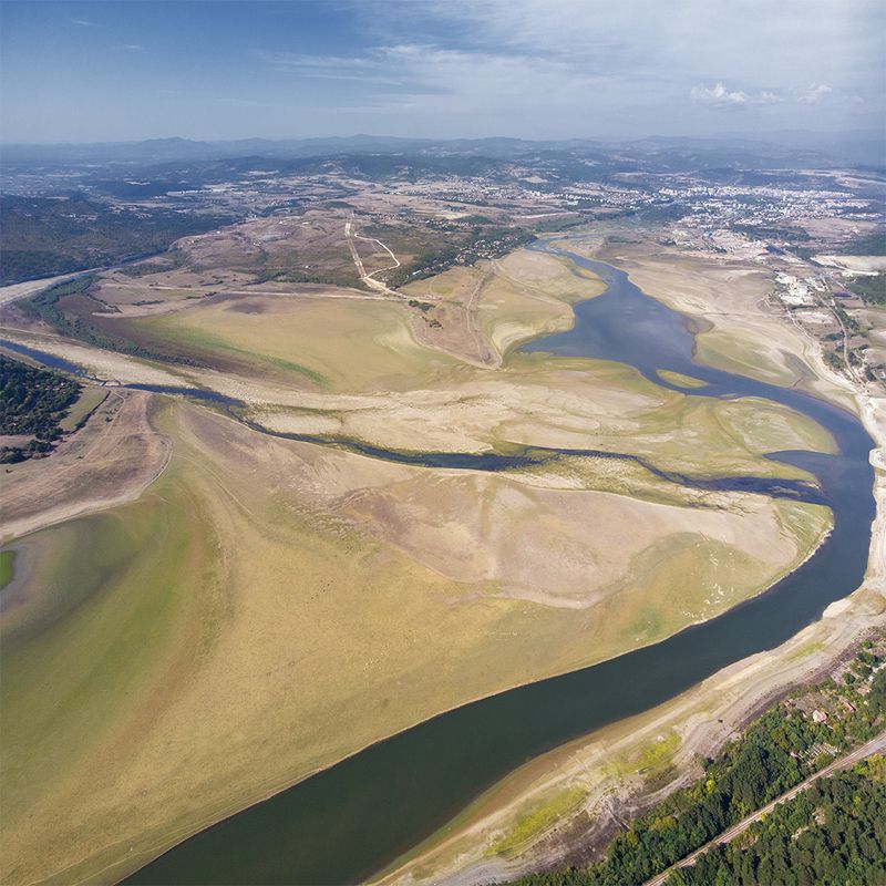 Сверху фото превью