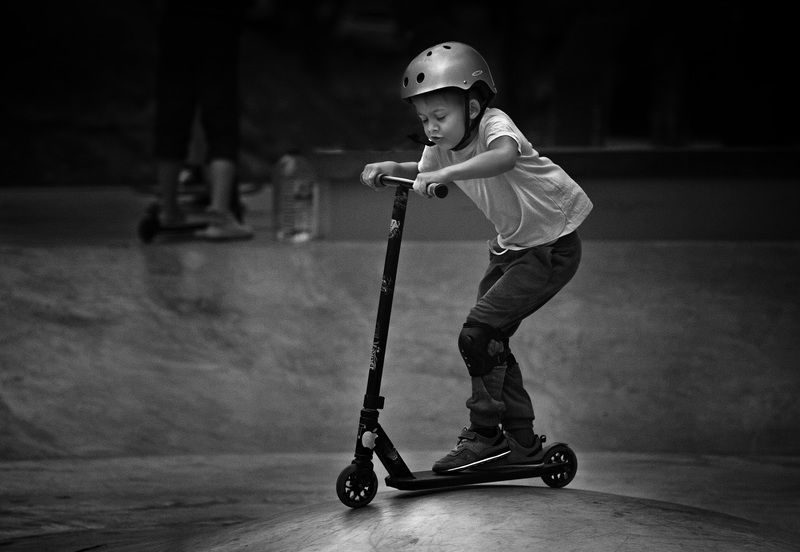 чб фото. лето, спорт. дети, жанровое фото. стрит фото Летние картинки. Скейт парк фото превью