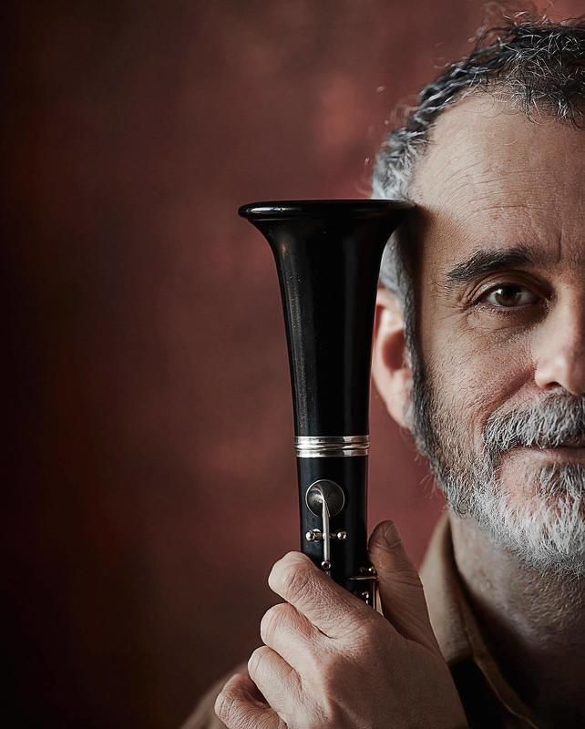 music, musician, clarinetist, clarinet, wind instrument, wooden musical instrument, person, black, people, dark, guy, face, men, one, handsome, studio, serious, expression portrait with clarinet фото превью