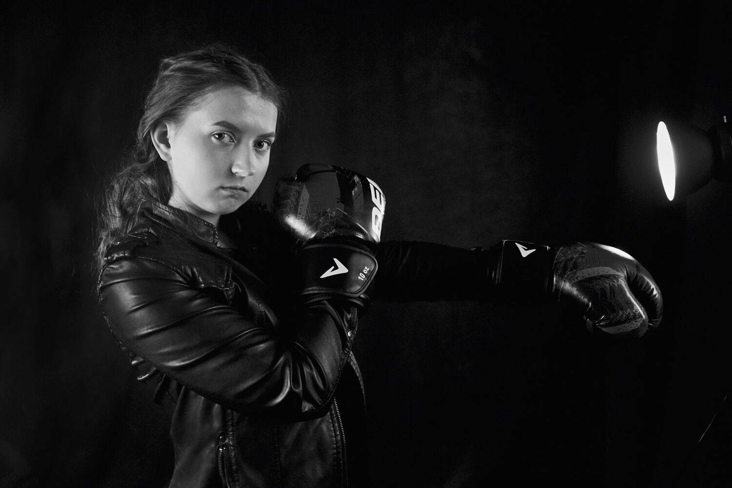 девушка, портрет, глаза, взгляд, волосы, чб, апатиты, бокс, Николай Смоляк