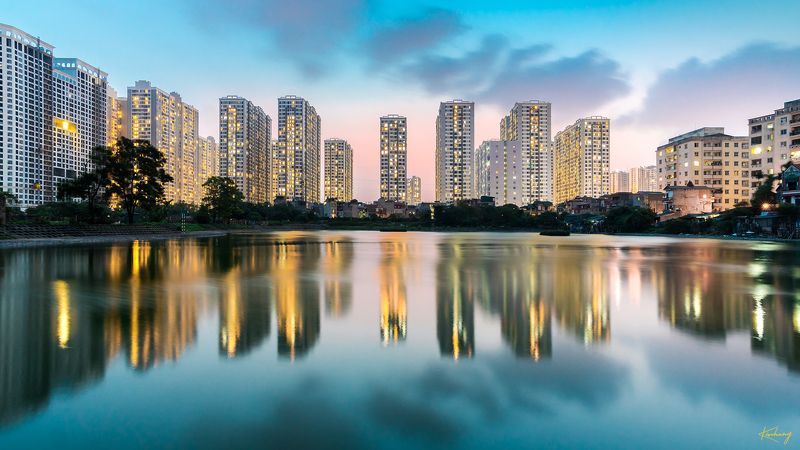 Crystal Blue. Hanoi City in blue hour фото превью