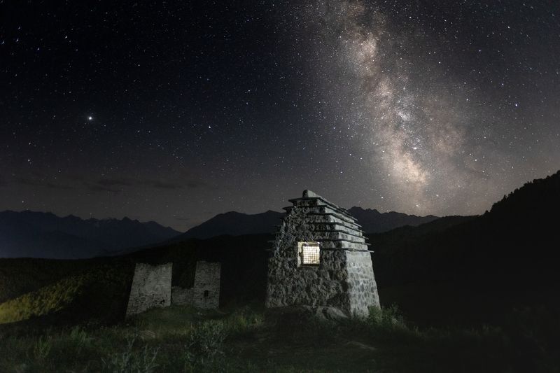 ingushetia, russia, milky way, stars, night sky, tower, towers, tomb, landscape, night landscape Tomb Towers, Ingushetia, Russia фото превью