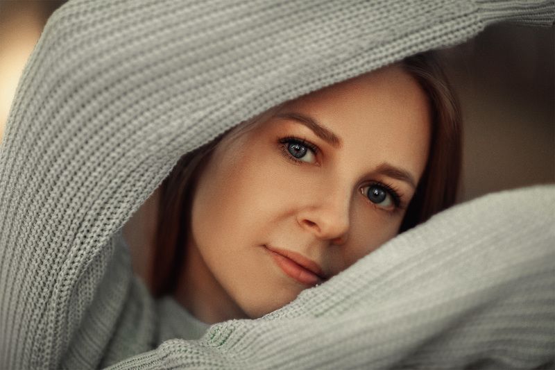 eyes, one person, portrait, lifestyles Girl in autumn фото превью