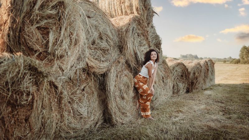 #poltava #land #sumer #autumn #girl #walk #model #portraits #portraitphotography #art #sky #evening #hay #blanks #village #style #clothing #fashion Марта фото превью