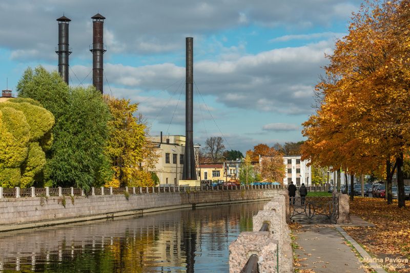город, петербург, городской пейзаж, стрит фото, осенний петербург, осенние отражения, непарадный петербург, золотая осень, река мойка, nikon Последний день сентября...Осенний Петербург фото превью