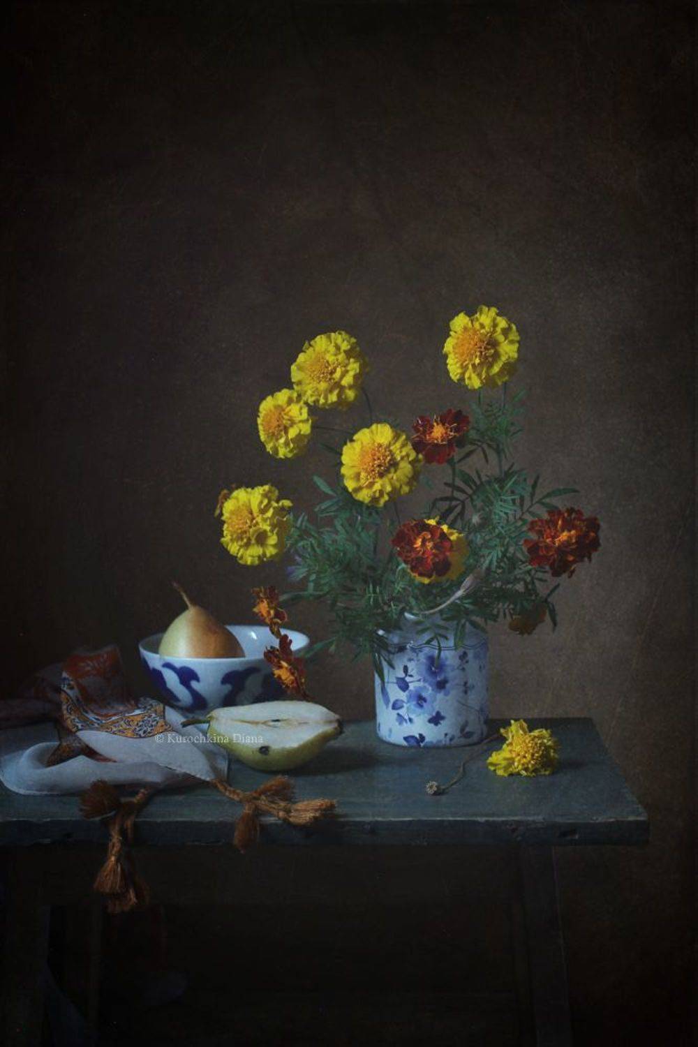 натюрморт, осень, бархатцы, груша, Курочкина Диана