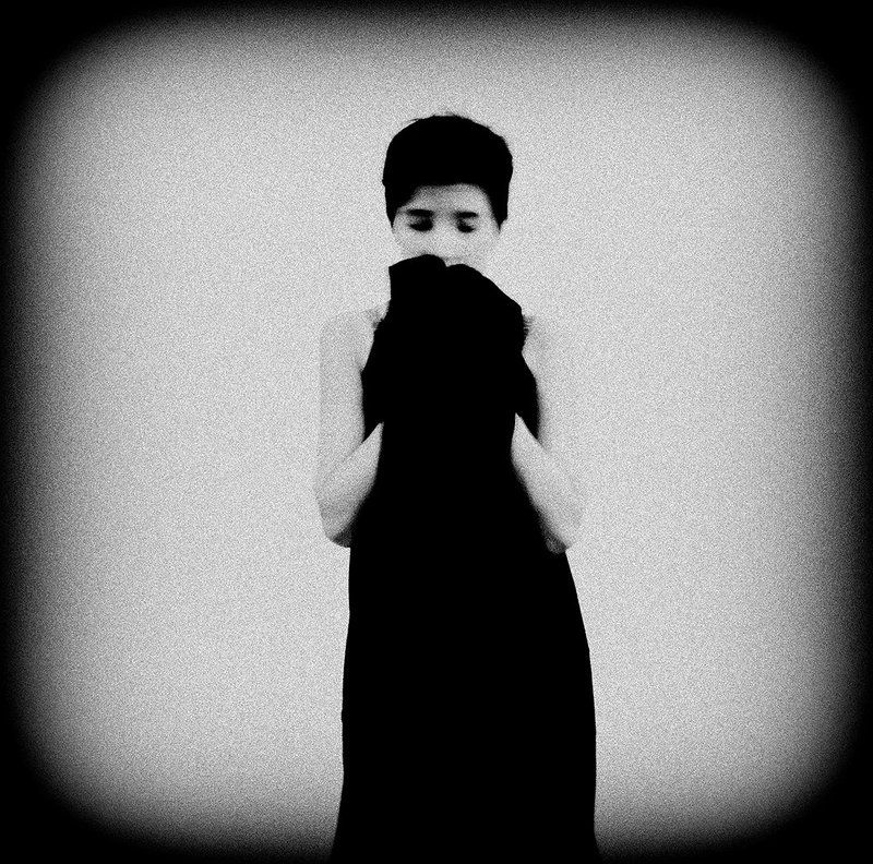 This house is dark фото превью