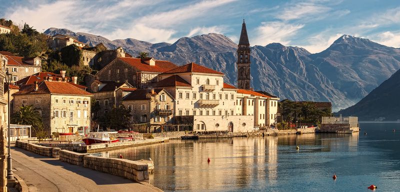 Адриатика, Бухта, Гора, Европа, Море, Небо, Облака, Пераст, Черепичные крыши, Черногория  фото превью