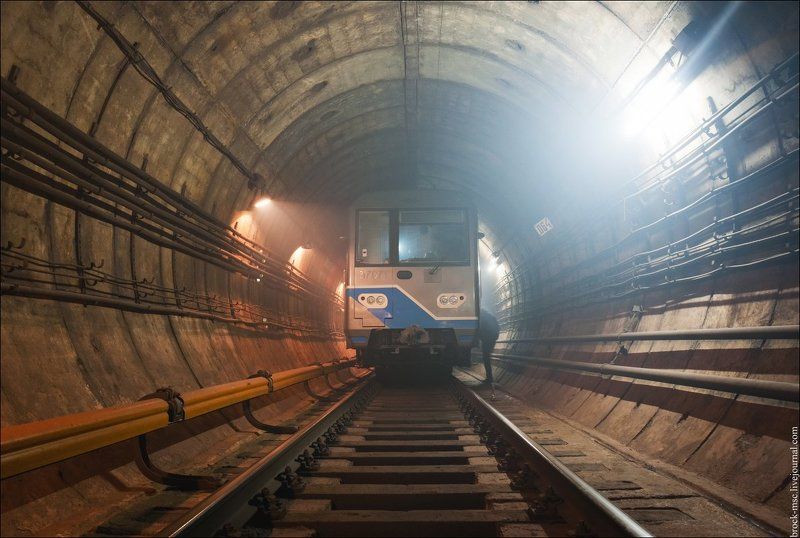 Smoke underground tunnel фото превью