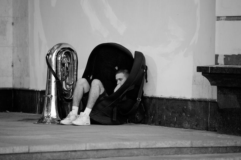 streetmusic,moments, mood, msk, moscow, monochrome, moscowblackandwhite, life, film, female, woman, bw, blackwhite, black and white, blackandwhitephoto, bnw, documentary, russia, reportage, human, street, StreetPhotography, streetphoto, street life, stree  фото превью